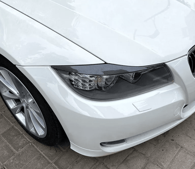 Paupières Phares Avant Performance BMW Série 3 E90 2006-2013 - vue de trois-quarts - Becquet Voiture