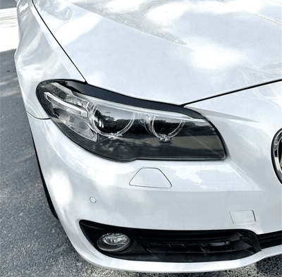 Paupières Phares Avant Performance BMW Série 5 F10 F11 2010-2018 - installé sur véhicule - Becquet Voiture