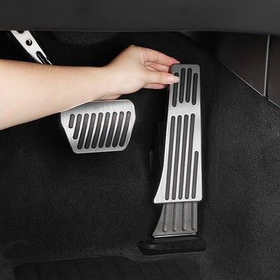 Pédales Aluminium BMW Série 5 G30 G31 2017-2023 - vue de trois-quarts - Becquet Voiture