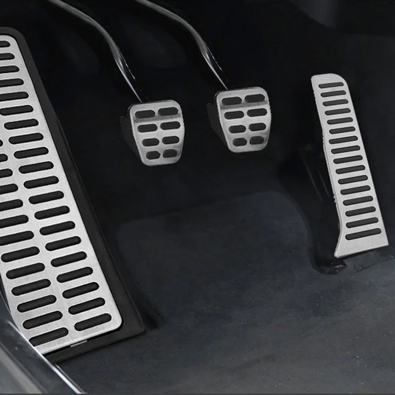Pédales Inox Volkswagen Golf MK5 MK6 Tiguan Scirocco - vue de face - Becquet Voiture