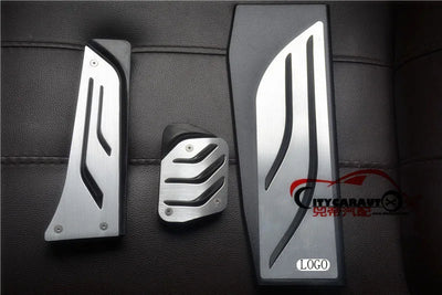 Pédales Sport BMW Série 5 F10 520 525 528 - vue de trois-quarts - Becquet Voiture