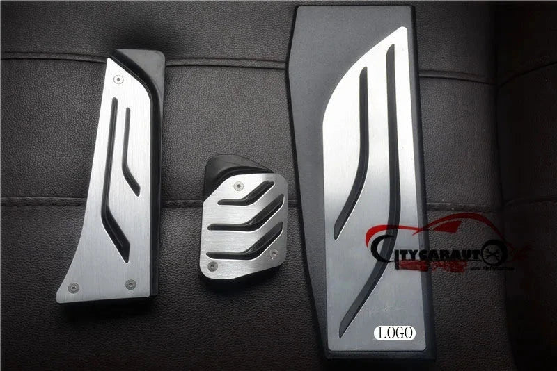 Pédales Sport BMW Série 5 F10 520 525 528 - vue de trois-quarts - Becquet Voiture