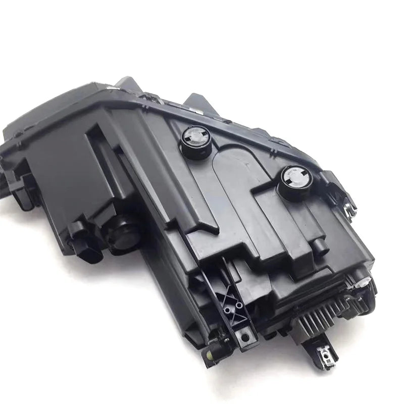 Phare Avant LED VW Jetta Sagitar 2019-2020 - vue de trois-quarts - Becquet Voiture