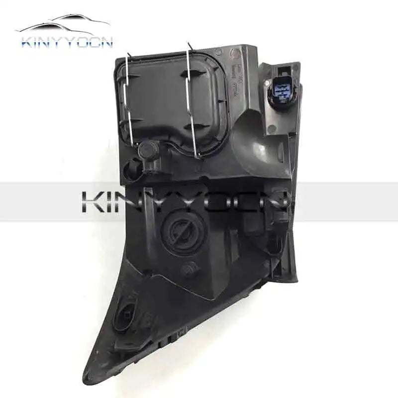 Phares Avant Ford Transit V348 - vue de trois-quarts - Becquet Voiture