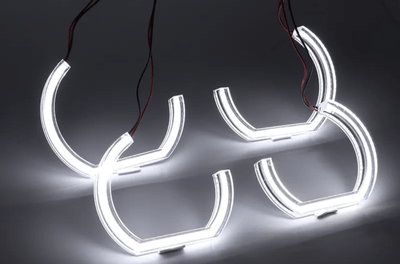 Phares LED Angel Eyes BMW Série 3 E92 E93 - vue de trois-quarts - Becquet Voiture