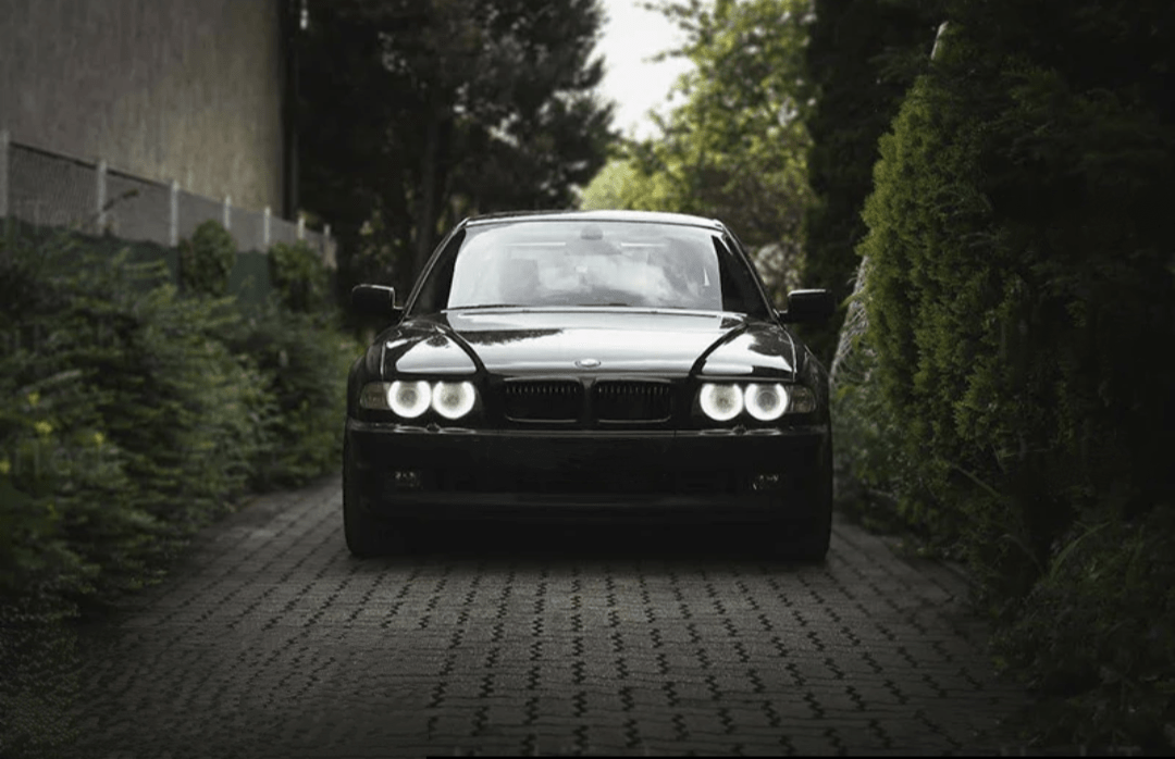 Phares LED Angel Eyes BMW Série 7 E38 - vue de face - Becquet Voiture
