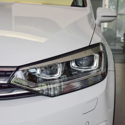 Phares LED Bi-Xenon Volkswagen Touran L 2016-2022 - vue de profil - Becquet Voiture