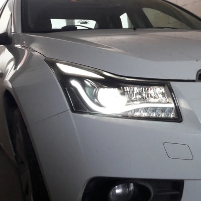 Phares LED Chevrolet Cruze 2009-2014 Projecteur Tuning - vue de trois-quarts - Becquet Voiture