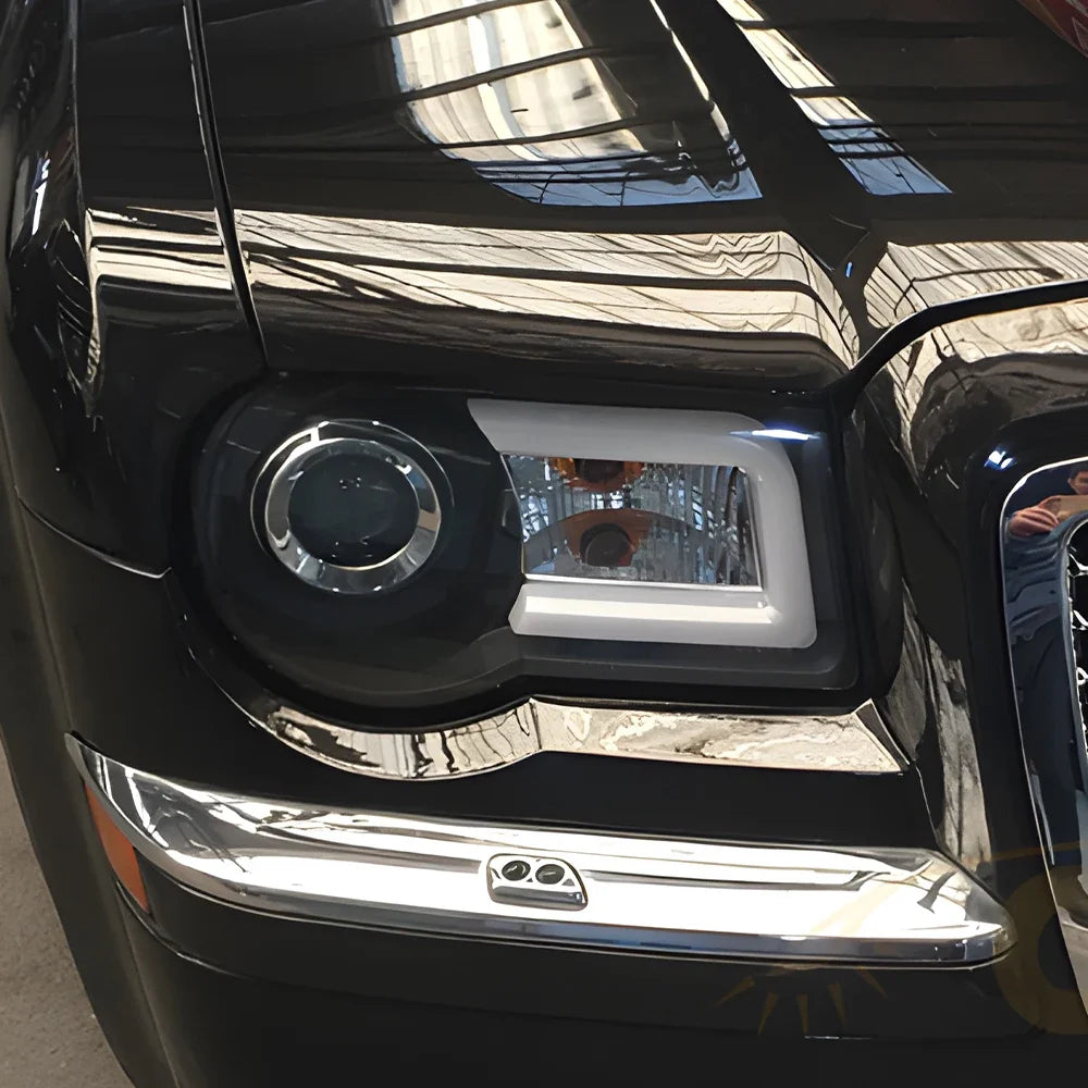 Phares LED Chrysler 300C Lentille Projecteur - vue de face - Becquet Voiture