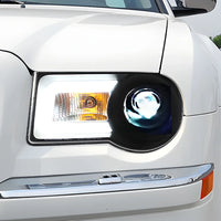 Phares LED Chrysler 300C Lentille Projecteur - vue de trois-quarts - Becquet Voiture