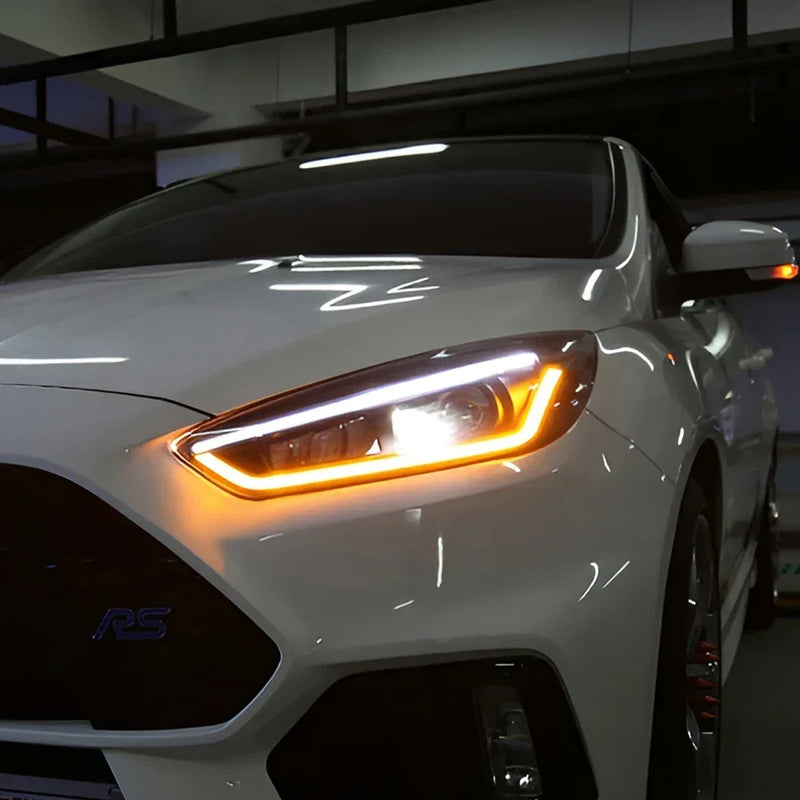 Phares LED Ford Focus 2015-2018 - vue de trois-quarts - Becquet Voiture