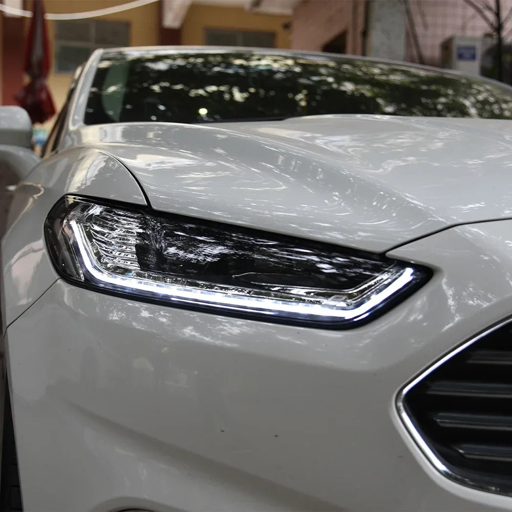 Phares LED Ford Mondeo 2013-2016 - vue de face - Becquet Voiture
