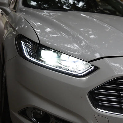 Phares LED Ford Mondeo 2013-2016 - vue de trois-quarts - Becquet Voiture