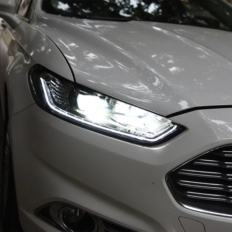 Phares LED Ford Mondeo 2013-2016 - vue de trois-quarts - Becquet Voiture