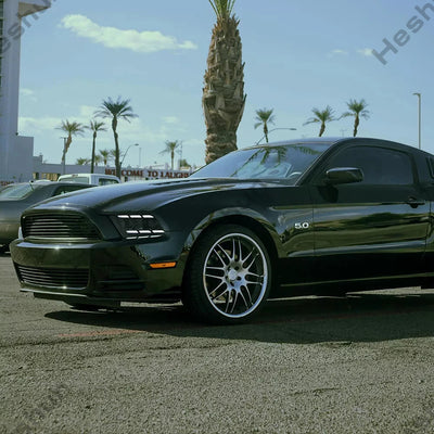 Phares LED Ford Mustang GT Shelby 2009-2014 DRL Clignotant - vue de trois-quarts - Becquet Voiture