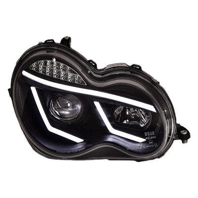Phares LED Mercedes-Benz Classe C W203 2000-2006 - vue de trois-quarts - Becquet Voiture