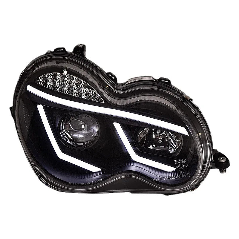 Phares LED Mercedes-Benz Classe C W203 2000-2006 - vue de trois-quarts - Becquet Voiture