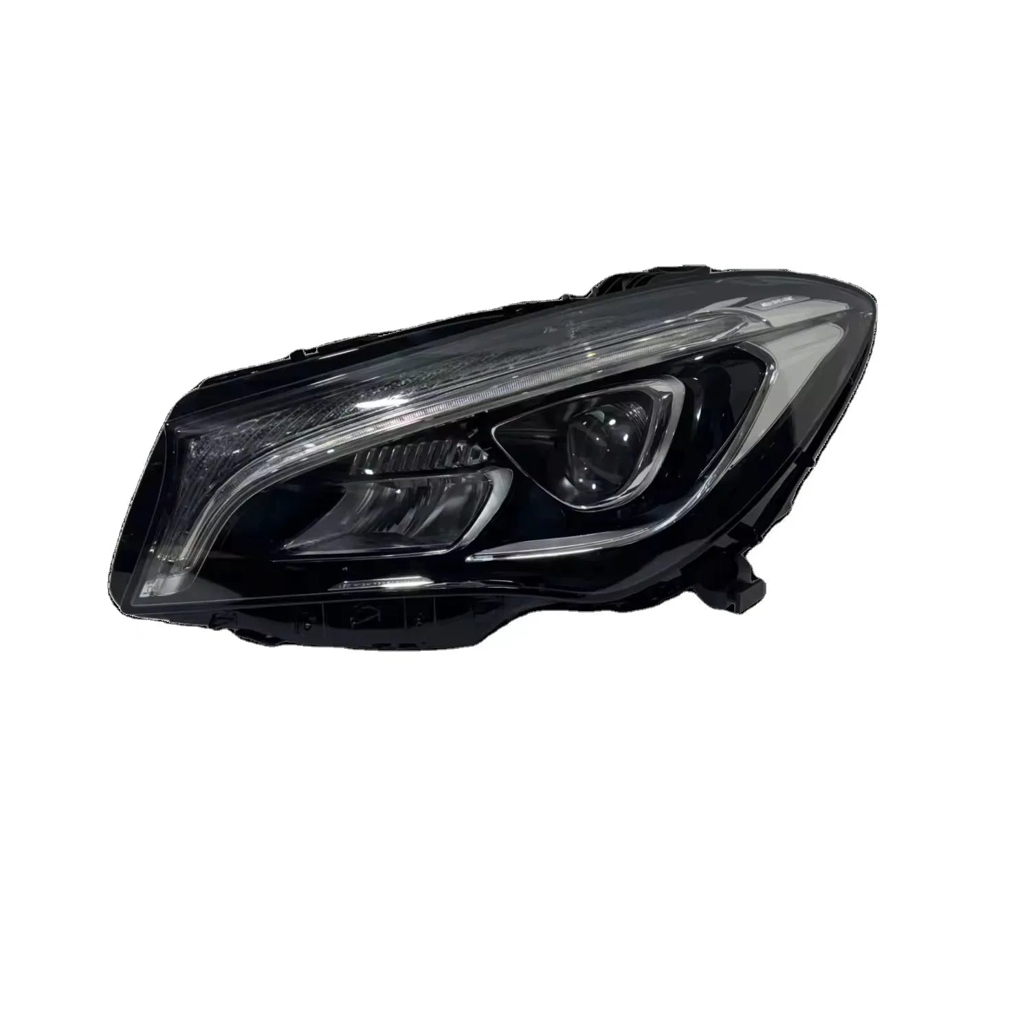 Phares LED Mercedes CLA W117 2016-2018 - vue de face - Becquet Voiture