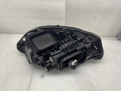 Phares LED Mercedes Classe A W177 - packshot studio - Becquet Voiture