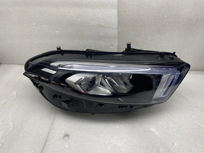 Phares LED Mercedes Classe A W177 - vue de trois-quarts - Becquet Voiture