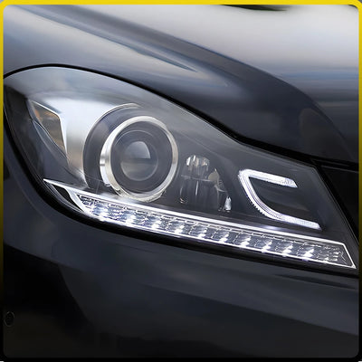 Phares LED Mercedes Classe C W204 2011-2013 (réf. 2) - vue de trois-quarts - Becquet Voiture
