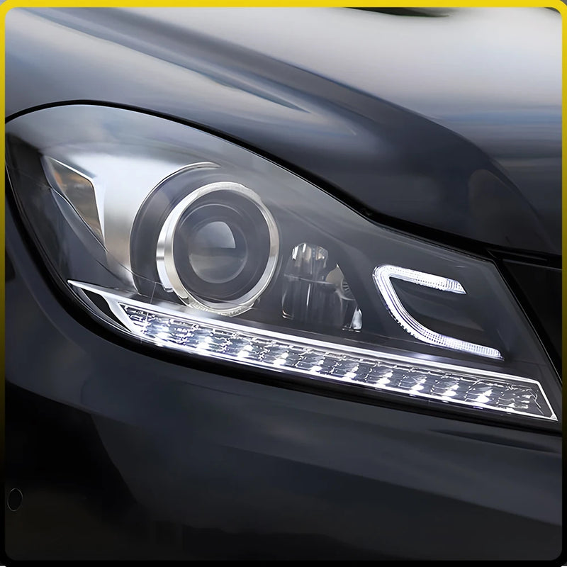 Phares LED Mercedes Classe C W204 2011-2013 (réf. 2) - vue de trois-quarts - Becquet Voiture