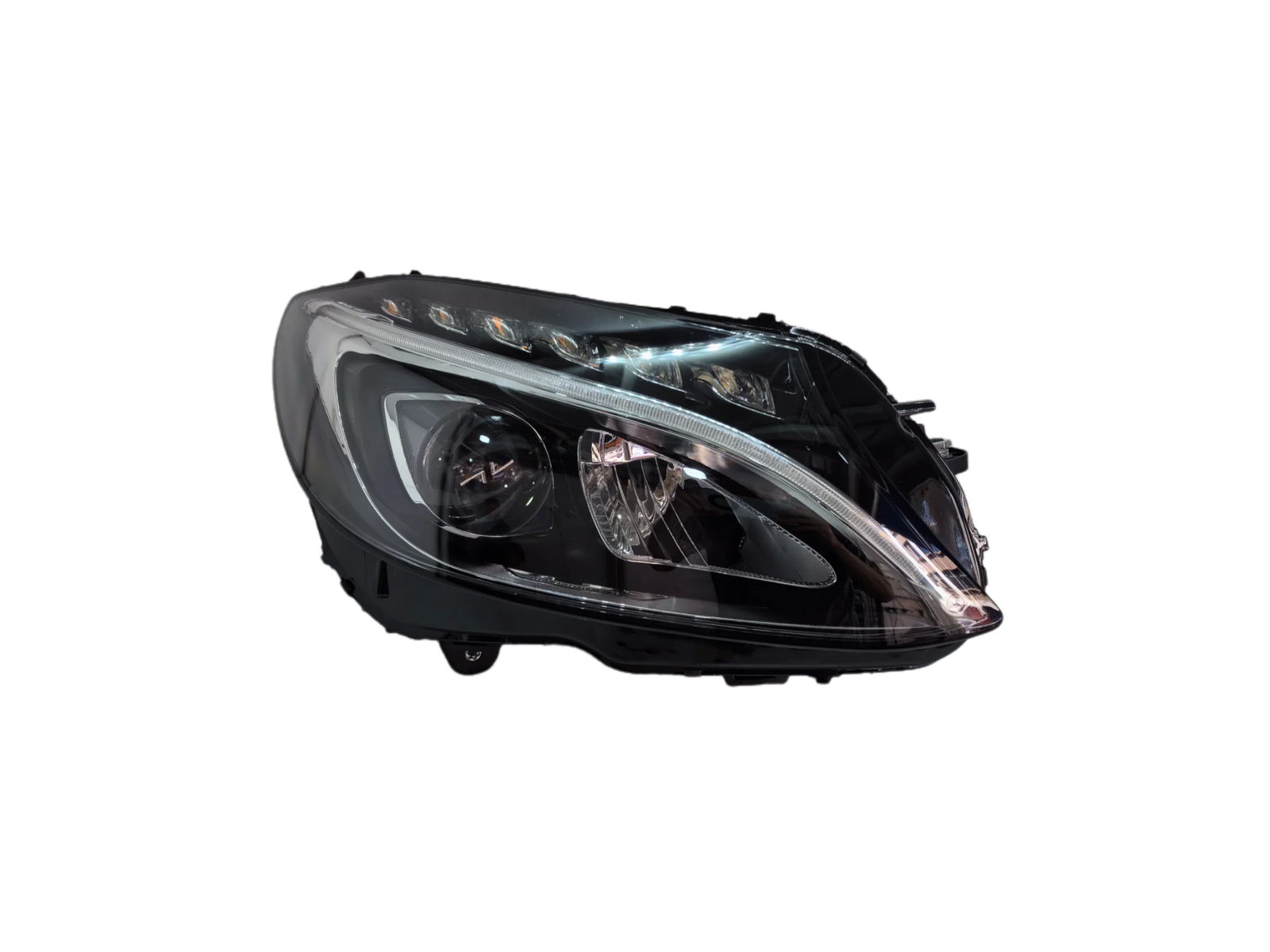 Phares LED Mercedes Classe C W205 2015-2018 (réf. 2) - vue de face - Becquet Voiture