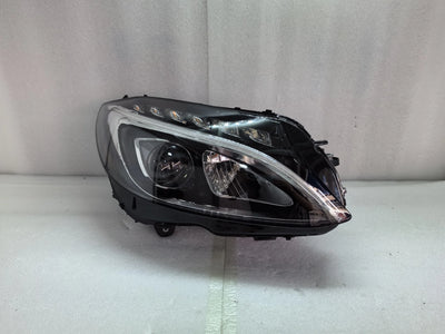 Phares LED Mercedes Classe C W205 2015-2018 (réf. 2) - vue de trois-quarts - Becquet Voiture