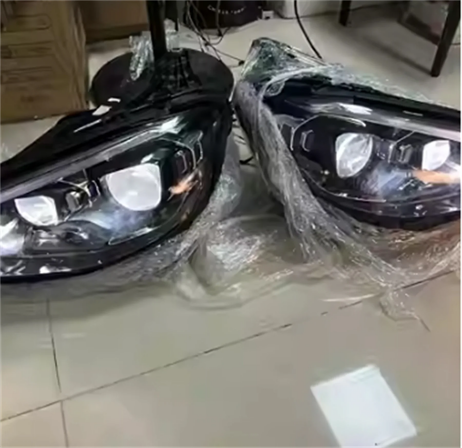 Phares LED Mercedes Classe E W213 E260 E300L Modifié DRL - vue de face - Becquet Voiture