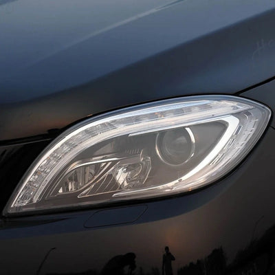 Phares LED Mercedes ML W166 2012-2015 Lentille Projecteur AMG - vue rapprochée - Becquet Voiture