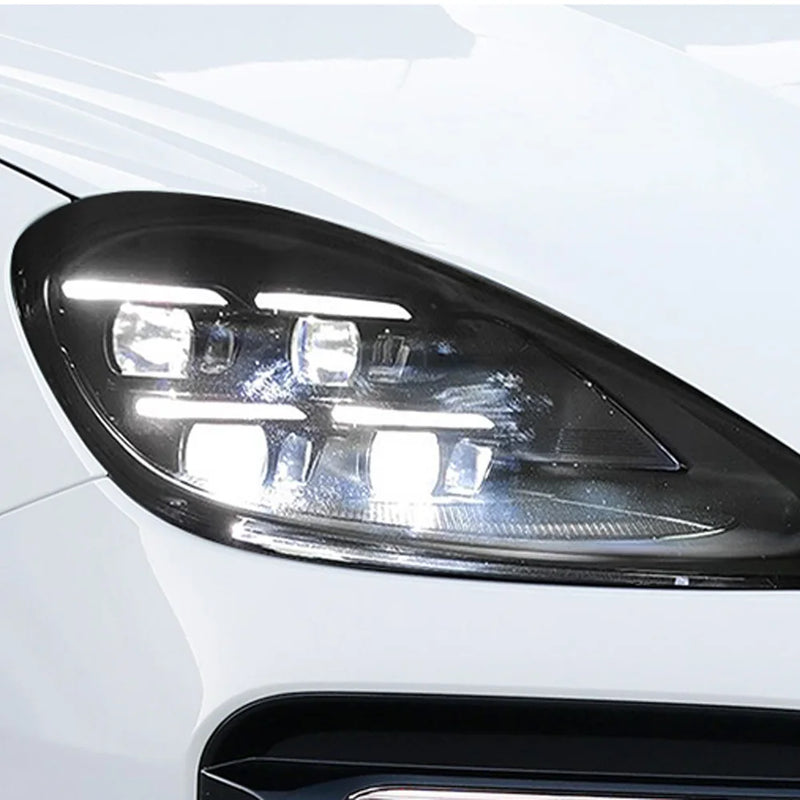 Phares LED Porsche Cayenne 2018-2023 - vue de trois-quarts - Becquet Voiture