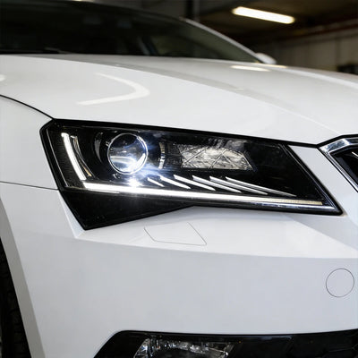 Phares LED Skoda Superb Animation Démarrage - vue de trois-quarts - Becquet Voiture