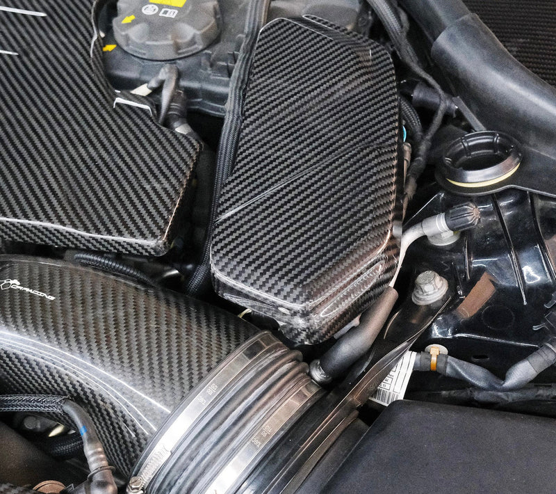 Carbon Fiber Engine Bay Parts BMW M5 F90 - fitted on vehicle - Becquet Voiture
