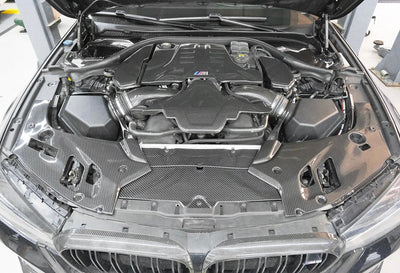 Pièces Compartiment Moteur Carbone BMW M5 F90 - packshot studio - Becquet Voiture