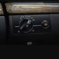 Platine de commande phares Mercedes Classe E W211 noir beige gris 2003-2009 - vue de trois-quarts 2 - Becquet Voiture