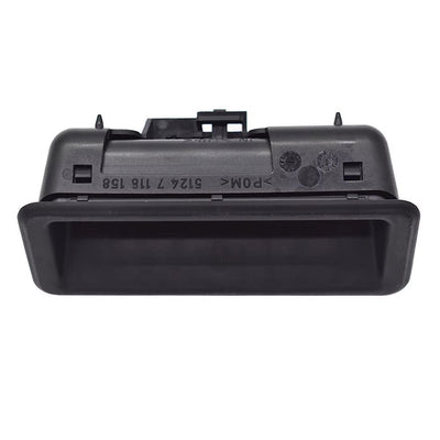 Poignée de coffre BMW Série 1 E81 E82 E87 E88 noire - installé sur véhicule - Becquet Voiture