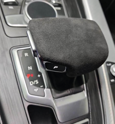 Poignée De Levier De Vitesse Alcantara Audi A4, A5, Q5, Q7 2017 et + - vue de profil - Becquet Voiture