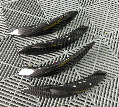 Poignée Porte Intérieure Fibre Carbone Sèche BMW M3 M4 - vue de profil - Becquet Voiture