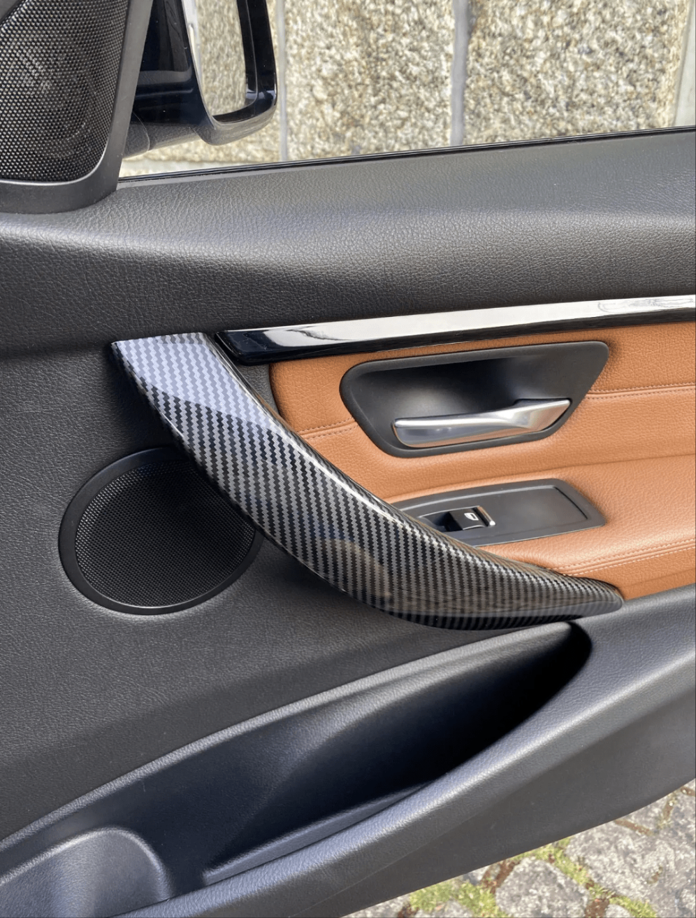 Poignées intérieures carbone BMW Série 3 F30 Série 4 F32 - vue de face - Becquet Voiture