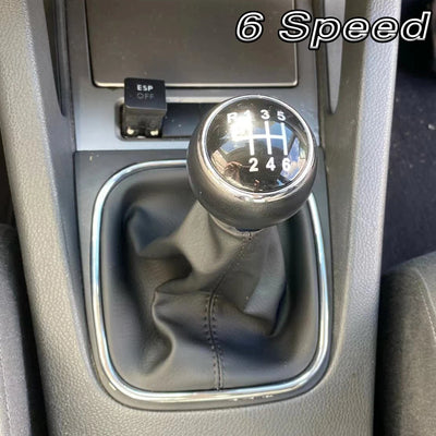 Pommeau de Vitesse Cuir Volkswagen Golf 5 R32 - détail du montage - Becquet Voiture