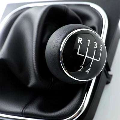 Pommeau de Vitesse Cuir Volkswagen Golf 5 R32 - packshot studio - Becquet Voiture