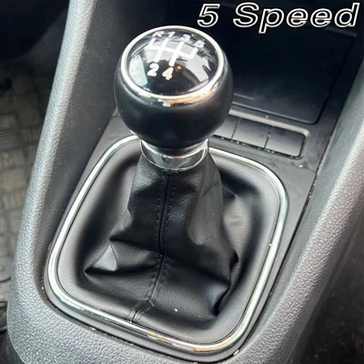 Pommeau de Vitesse Cuir Volkswagen Golf 5 R32 - vue rapprochée - Becquet Voiture