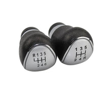 Pommeau de Vitesse Guêtre Ford Fiesta 2008-2012 - vue de trois-quarts - Becquet Voiture