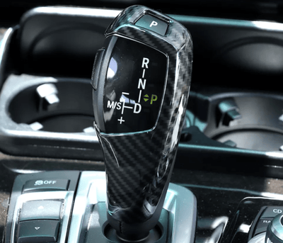 Pommeau Sélecteur Levier Vitesse Carbone BMW Série 1 F20 2011-2018 - vue de profil - Becquet Voiture