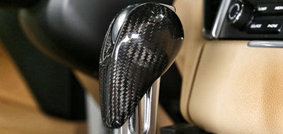 Pommeau Sélecteur Levier Vitesse PDK Fibre Carbone Porsche Cayman 987 - vue de face - Becquet Voiture