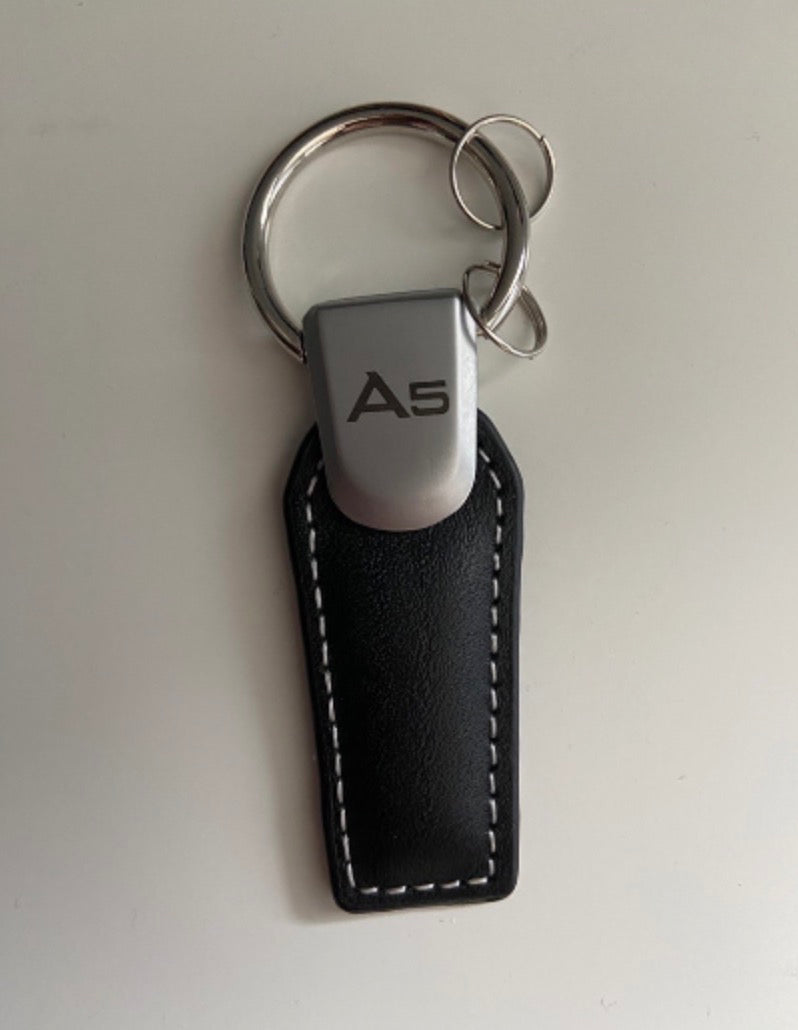 Porte Clé en Cuir Audi A5 Noir - vue de face - Becquet Voiture