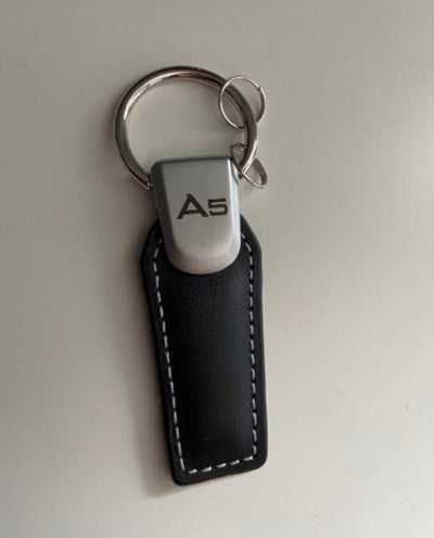 Porte Clé en Cuir Audi A5 Noir - vue de profil - Becquet Voiture