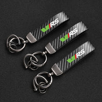 Porte Clé Skoda RS Carbone Logo Vert - vue de trois-quarts - Becquet Voiture