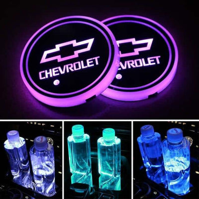 Porte-gobelet LED Chevrolet Chevy 7 couleurs USB éclairage intérieur - vue de trois-quarts - Becquet Voiture