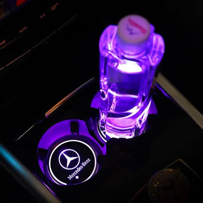 Porte-gobelet LED Mercedes Pack 2 RVB 7 couleurs USB - détail du montage - Becquet Voiture